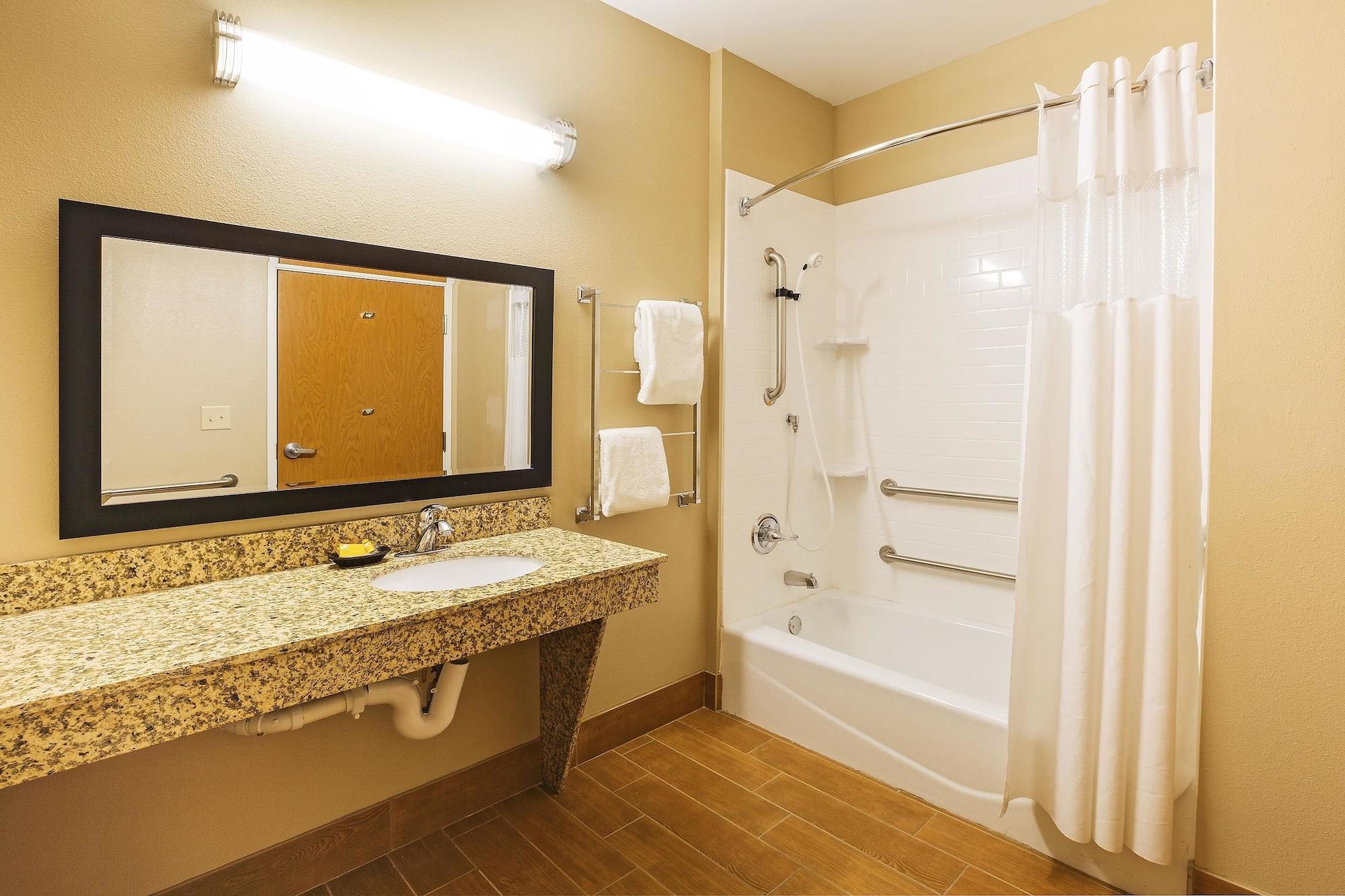 La Quinta By Wyndham Indianapolis Airport Plainfield Hotel Exterior photo