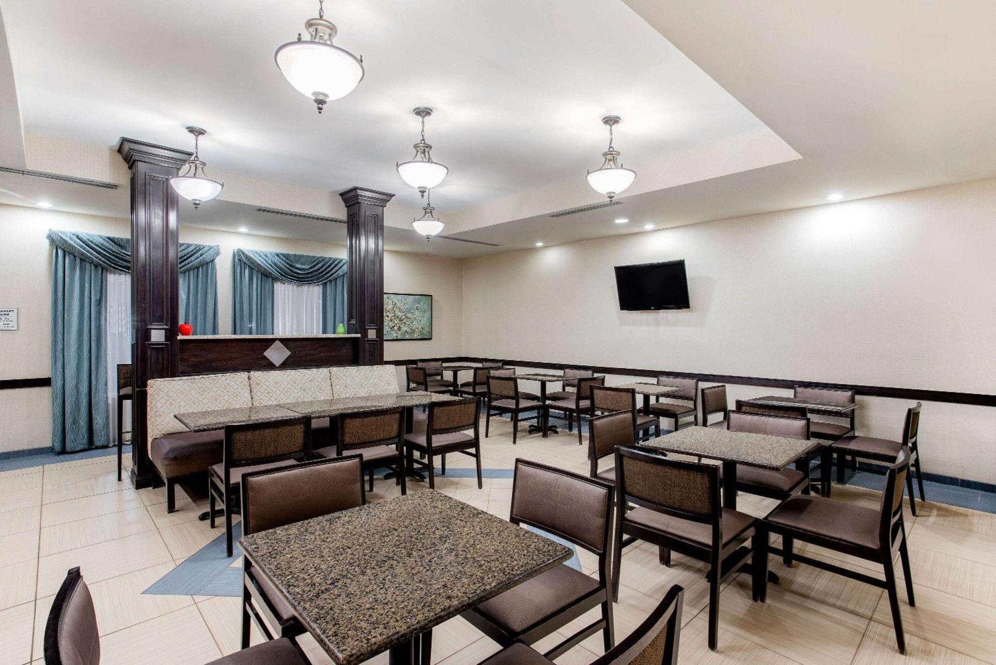La Quinta By Wyndham Indianapolis Airport Plainfield Hotel Exterior photo