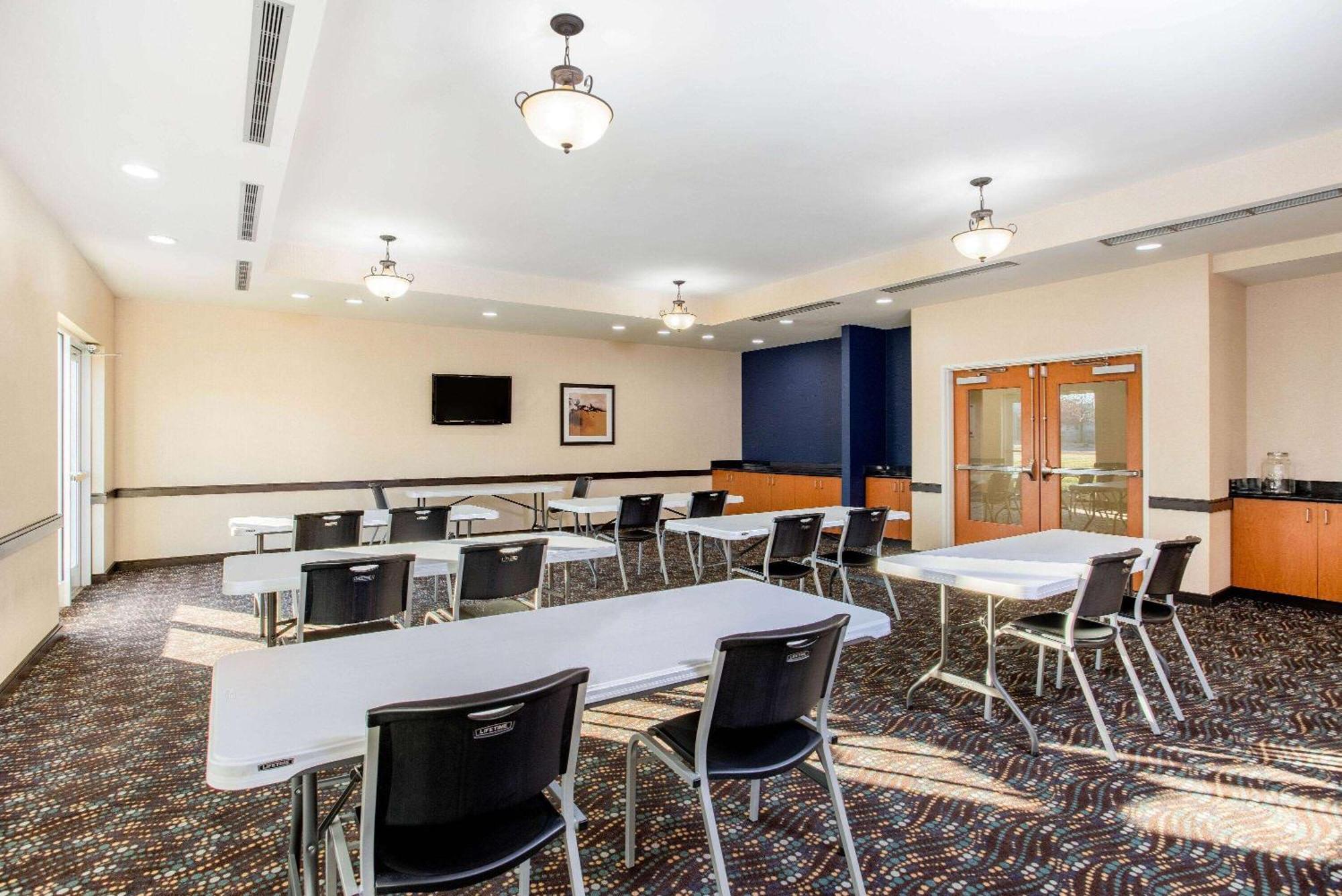 La Quinta By Wyndham Indianapolis Airport Plainfield Hotel Exterior photo