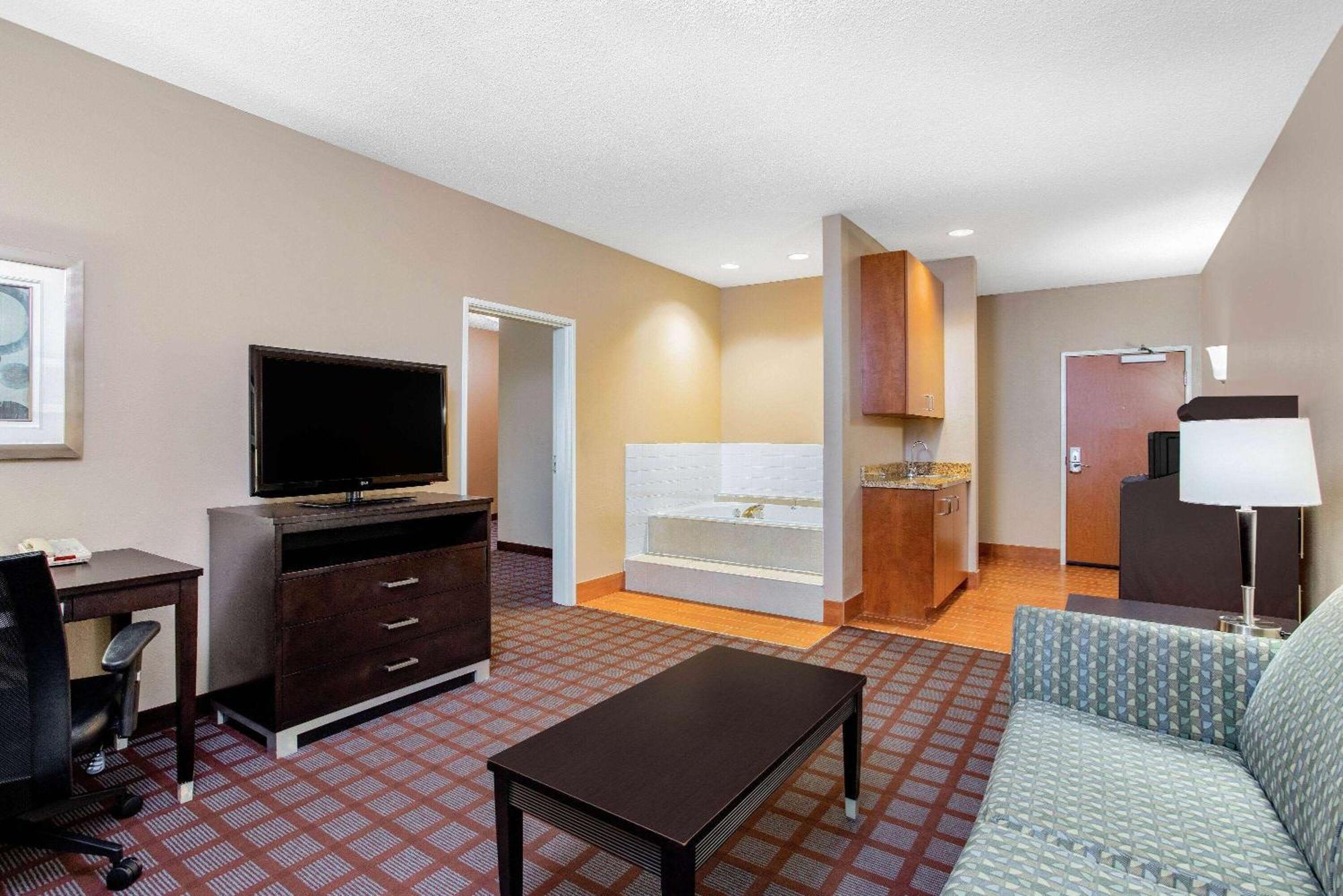 La Quinta By Wyndham Indianapolis Airport Plainfield Hotel Exterior photo