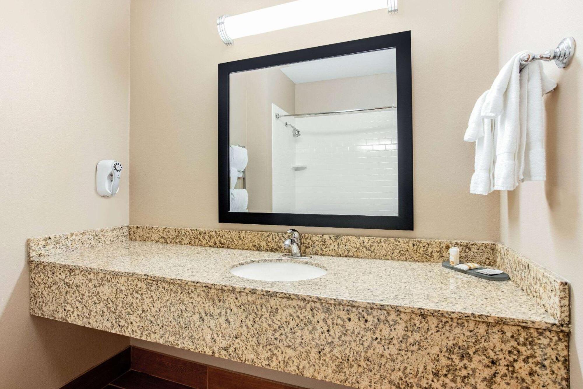 La Quinta By Wyndham Indianapolis Airport Plainfield Hotel Exterior photo